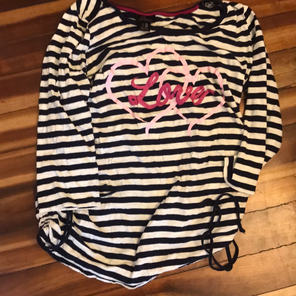 Adorable like new maternity shirt
